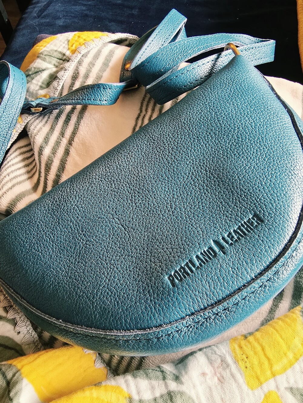 NIB! Portland Leather Goods,Med Koala Lth Crossbody, Pebbled Blue Sky, MSRP $118 - Picture 6 of 7